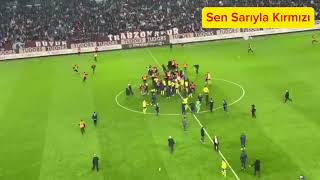 Trabzonspor Fenerbahçe Maçında Taraftar Sahaya İndi Maç Sonu İstenmeyen Görüntüler [upl. by Tulley71]