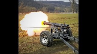 Abfeuern Hinterlader Salutkanone mit Spreizlafette  Firing Ceremonial Cannon with SplitTrail [upl. by Rettke]