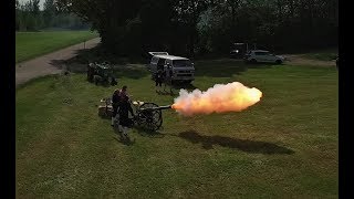 Drohne 21 Schuss Salut Hinterladerkanone Böllerkanone  Drone Firing 21 Salutes Breech Loader Cannon [upl. by Kolosick]