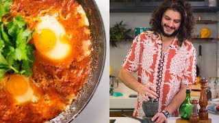 OVO COM MOLHO DE TOMATE  SHAKSHUKA  Receitas de Israel [upl. by Reinar694]