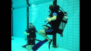 Tauchen lernenOpen Water Diver Poolstunde [upl. by Beitz]