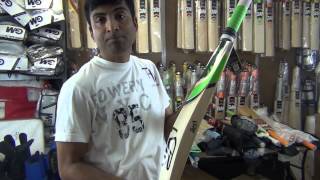 Kookaburra Kahuna 900 Cricket Bat [upl. by Nivalc]