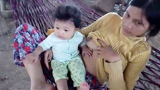 Breastfeeding Baby Playing  Bayi Mainan Saat Disusui [upl. by Carrnan]