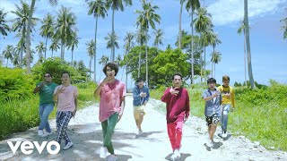 KmengKhmer  ឆ្ងាយតែកាយ Far Away Official MV [upl. by Tniassuot]