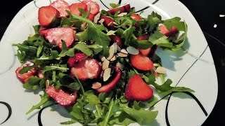 Leckere Rucola Erdbeer Salat [upl. by Haslett]